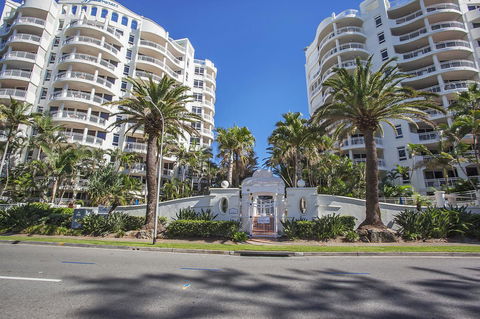 ULTIQA Burleigh Mediterranean Resort - Tourism Gold Coast 19