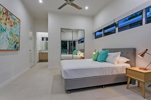 Oceans Edge Holiday Home - Tourism Gold Coast 10