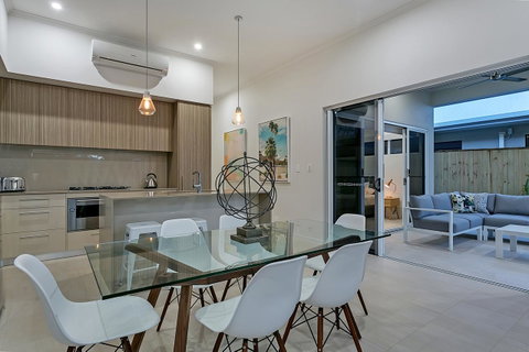 Oceans Edge Holiday Home - Tourism Gold Coast 6