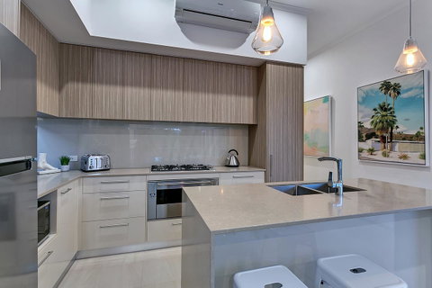 Oceans Edge Holiday Home - Tourism Gold Coast 8