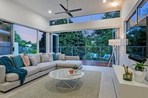 Oceans Edge Holiday Home - Tourism Gold Coast 2