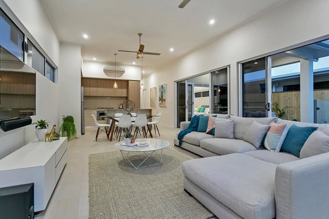 Oceans Edge Holiday Home - Tourism Gold Coast 3