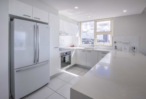 84 The Spit Holiday Apartments - Tourism Gold Coast 7