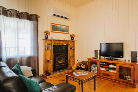 Apple Blossom Cottages - Tourism Gold Coast 6