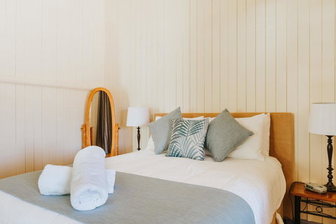 Apple Blossom Cottages - Tourism Gold Coast 10