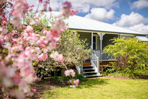 Apple Blossom Cottages - Tourism Gold Coast 1