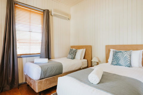 Apple Blossom Cottages - Tourism Gold Coast 11