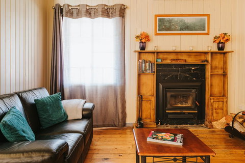 Apple Blossom Cottages - Tourism Gold Coast 4