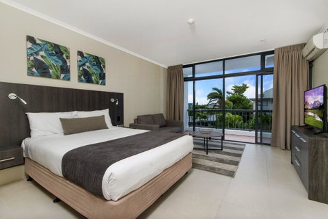 Sunshine Tower Hotel - Tourism Gold Coast 1