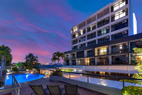 Sunshine Tower Hotel - Tourism Gold Coast 3