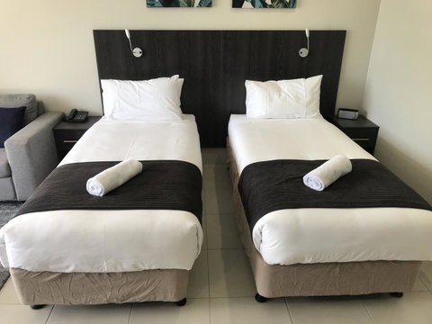 Sunshine Tower Hotel - Tourism Gold Coast 6