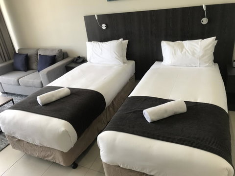 Sunshine Tower Hotel - Tourism Gold Coast 10