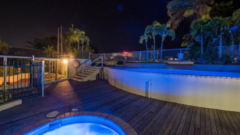 Sunshine Tower Hotel - Tourism Gold Coast 12