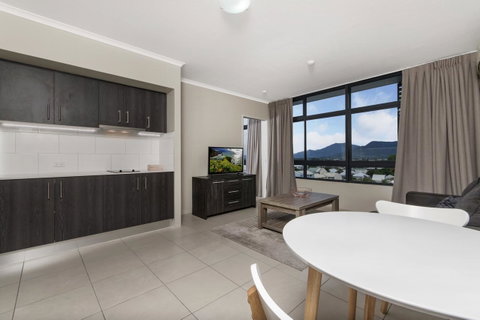 Sunshine Tower Hotel - Tourism Gold Coast 20