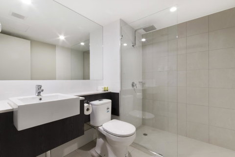 Sunshine Tower Hotel - Tourism Gold Coast 16
