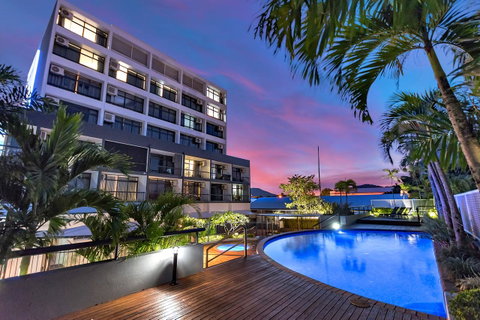 Sunshine Tower Hotel - Tourism Gold Coast 0