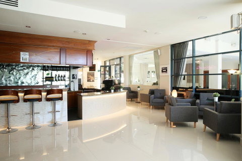 Hotel Diana - Tourism Gold Coast 4