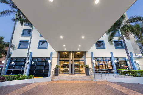 Hotel Diana - Tourism Gold Coast 1