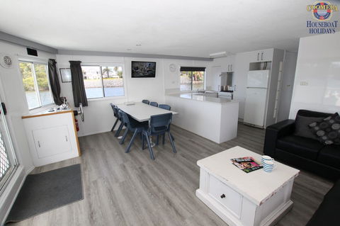 Coomera Houseboats - Gold Coast 8