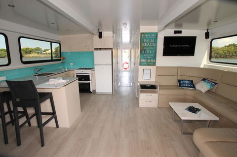 Coomera Houseboats - Gold Coast 9