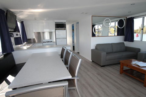 Coomera Houseboats - Gold Coast 15