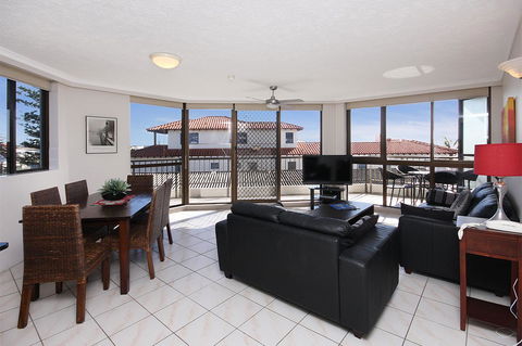 Spindrift On The Beach - Absolute Beachfront - Tourism Gold Coast 40