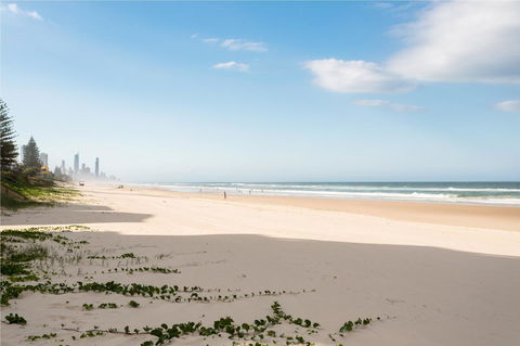 Spindrift On The Beach - Absolute Beachfront - Tourism Gold Coast 21