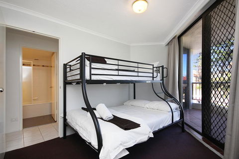 Spindrift On The Beach - Absolute Beachfront - Tourism Gold Coast 31