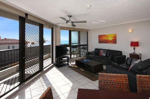 Spindrift On The Beach - Absolute Beachfront - Tourism Gold Coast 39