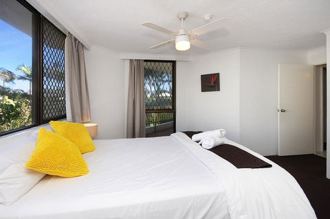 Spindrift On The Beach - Absolute Beachfront - Tourism Gold Coast 32