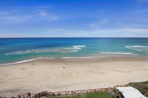 Spindrift On The Beach - Absolute Beachfront - Tourism Gold Coast 14