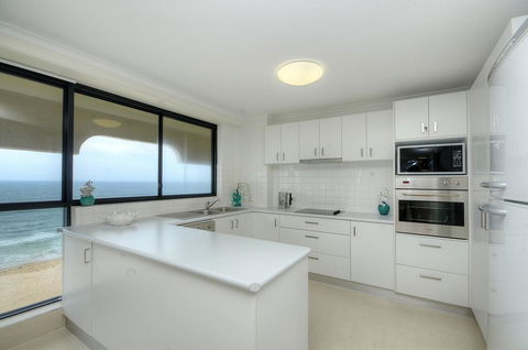 Spindrift On The Beach - Absolute Beachfront - Tourism Gold Coast 30