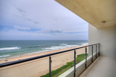Spindrift On The Beach - Absolute Beachfront - Tourism Gold Coast 42