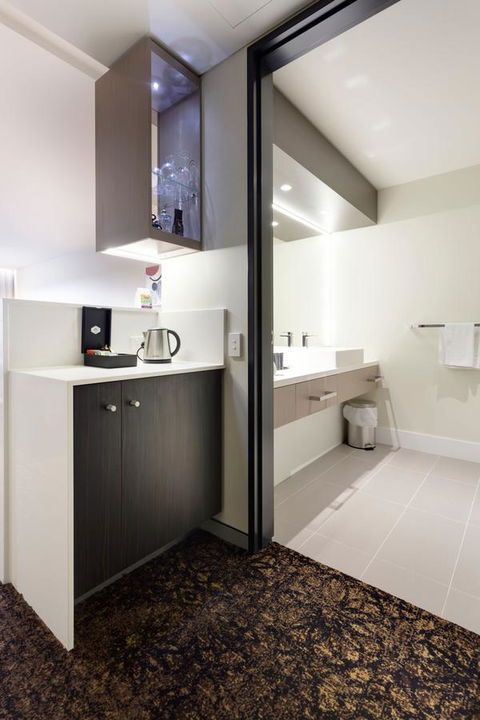 Calamvale Hotel Suites And Conference Centre - Tourism Gold Coast 14
