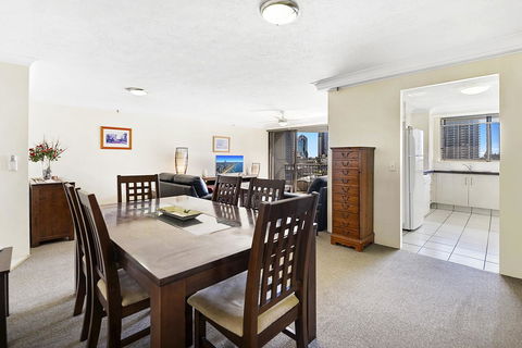 Surfers Century Oceanside Apartments - Tourism Gold Coast 5