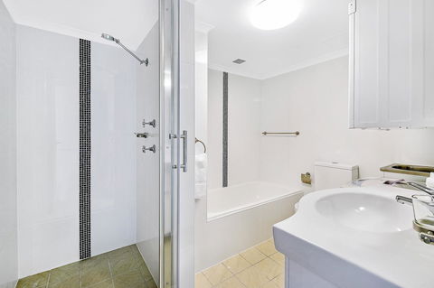 Beachcomber Holiday Apartment - Tourism Gold Coast 10