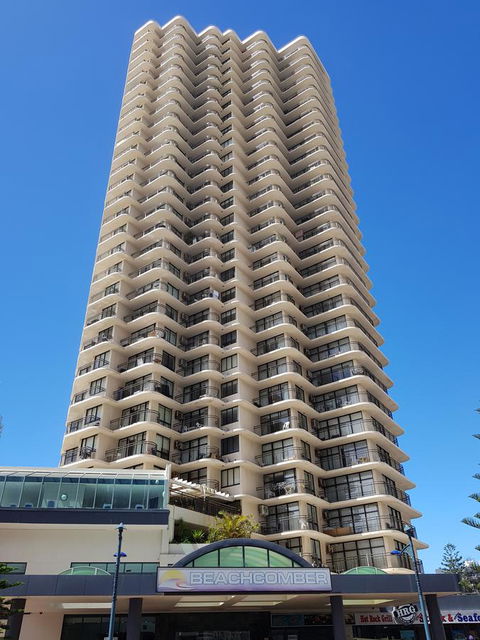 Beachcomber Holiday Apartment - Tourism Gold Coast 15