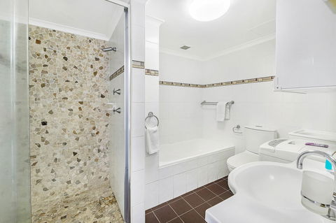 Beachcomber Holiday Apartment - Tourism Gold Coast 11