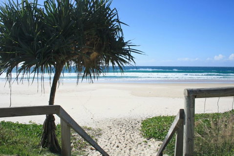 WAVES 203 ON CURRUMBIN - Tourism Gold Coast 0