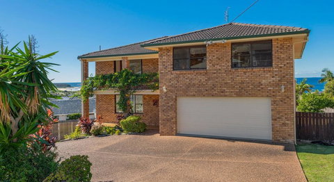 Waves @ Caves - Gold Coast 0