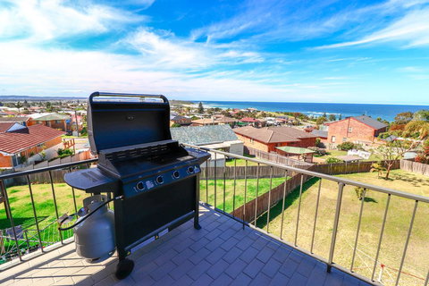 Waves @ Caves - Gold Coast 1