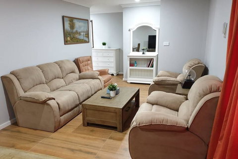 Weaver Heaven - Gold Coast 0