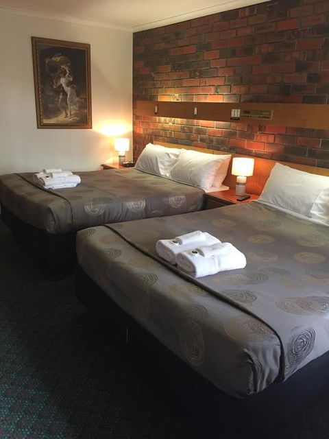 Wentworth Club Motel - Tourism Gold Coast 3