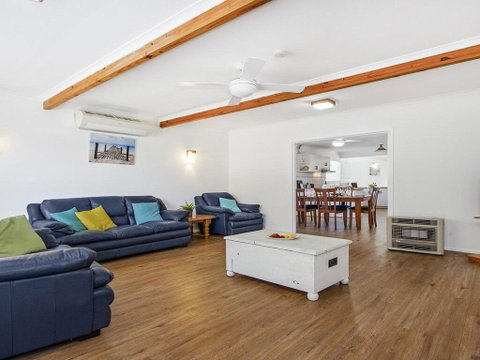 Whispering Waves - Relaxing Beach House - Tourism Gold Coast 2