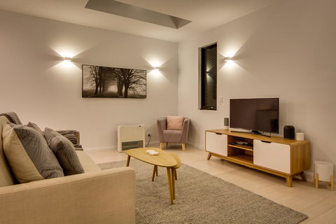 White Room Apartments - Tourism Gold Coast 2