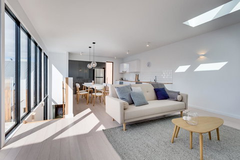 White Room Apartments - Tourism Gold Coast 0