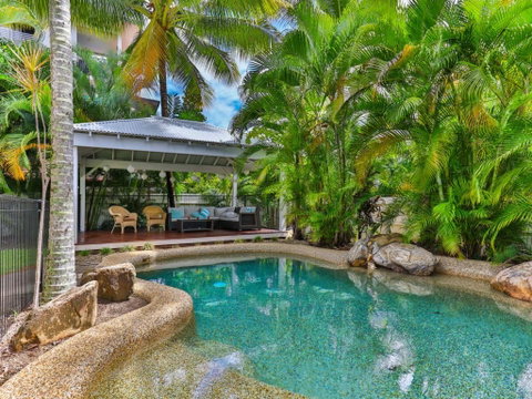 Whitehouse - Palm Cove - Tourism Gold Coast 0