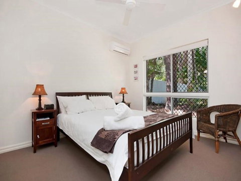 Whitehouse - Palm Cove - Tourism Gold Coast 1