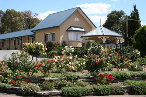 Willows Motel - Tourism Gold Coast 0