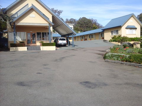 Willows Motel - Tourism Gold Coast 2